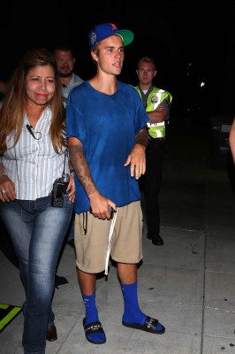 13.09 | Justin Bieber deixando o Saban Theatre em Beverly Hills, Califórnia