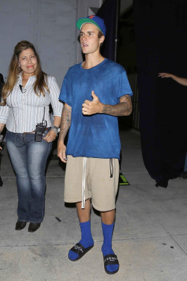 13.09 | Justin Bieber deixando o Saban Theatre em Beverly Hills, Califórnia