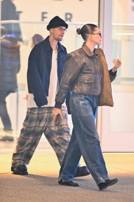 05.01 | Justin e Hailey Bieber em Los Angeles, Califórnia.