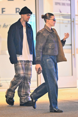 05.01 | Justin e Hailey Bieber em Los Angeles, Califórnia.