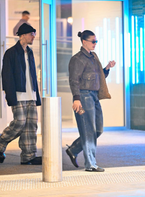 05.01 | Justin e Hailey Bieber em Los Angeles, Califórnia.