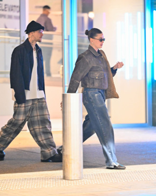 05.01 | Justin e Hailey Bieber em Los Angeles, Califórnia.