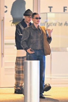 05.01 | Justin e Hailey Bieber em Los Angeles, Califórnia.