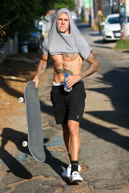 16.09 | Justin Bieber em Los Angeles, CA
