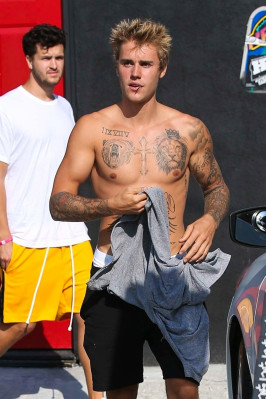 16.09 | Justin Bieber em Los Angeles, CA