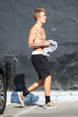 16.09 | Justin Bieber em Los Angeles, CA