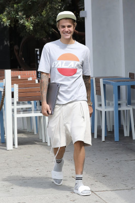 20.09 | Justin Bieber em Beverly Hills, Califórnia