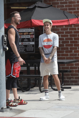 20.09 | Justin Bieber em Beverly Hills, Califórnia