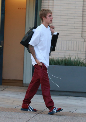 23.09 | Justin Bieber deixando a Barneys New York em Beverly Hills, CA
