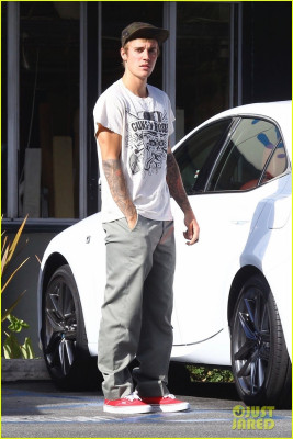 25.09 | Justin Bieber é visto em West Hollywood, CA