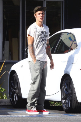25.09 | Justin Bieber é visto em West Hollywood, CA