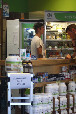 25.09 | Justin Bieber é visto em West Hollywood, CA