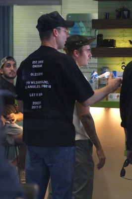 25.09 | Justin Bieber é visto em West Hollywood, CA