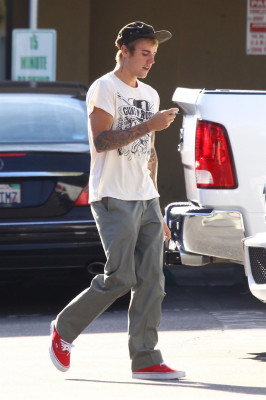 25.09 | Justin Bieber é visto em West Hollywood, CA