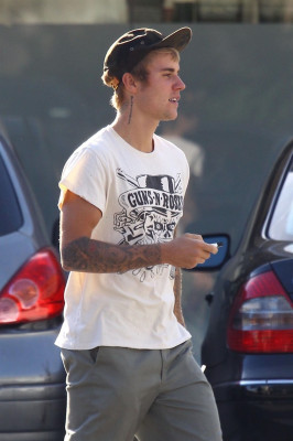 25.09 | Justin Bieber é visto em West Hollywood, CA