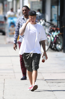 10.02 | Justin Bieber em Los Angeles, Califórnia