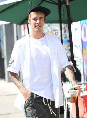 10.02 | Justin Bieber em Los Angeles, Califórnia