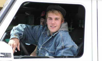 10.03 | Justin Bieber no Earthbar em Los Angeles, Califórnia