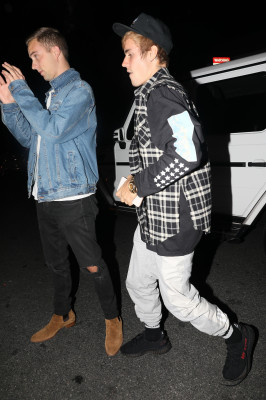 10.04 | Justin Bieber e Paola Paulin no Saban Theatre em Beverly Hills, CA