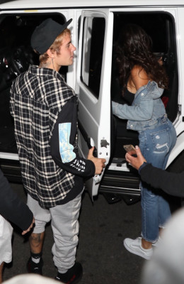 10.04 | Justin Bieber e Paola Paulin no Saban Theatre em Beverly Hills, CA