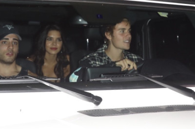 10.04 | Justin Bieber e Paola Paulin no Saban Theatre em Beverly Hills, CA