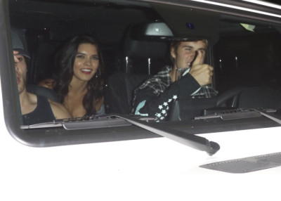 10.04 | Justin Bieber e Paola Paulin no Saban Theatre em Beverly Hills, CA