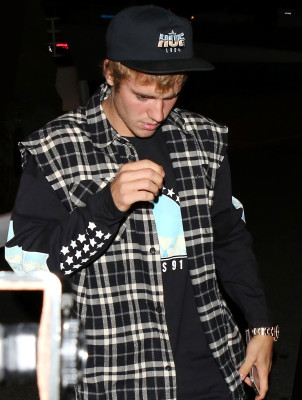 10.04 | Justin Bieber e Paola Paulin no Saban Theatre em Beverly Hills, CA