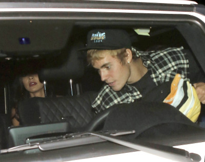 10.04 | Justin Bieber e Paola Paulin no Saban Theatre em Beverly Hills, CA
