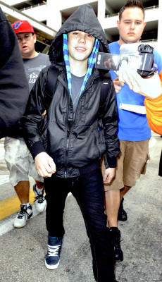 02.03 | Justin Bieber chegando no aeroporto em Miami