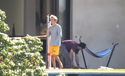 26.10 | Justin Bieber em Beverly Hills, na Califórnia