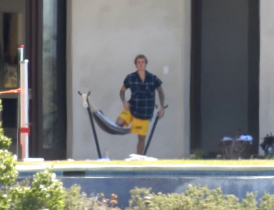 26.10 | Justin Bieber em Beverly Hills, na Califórnia