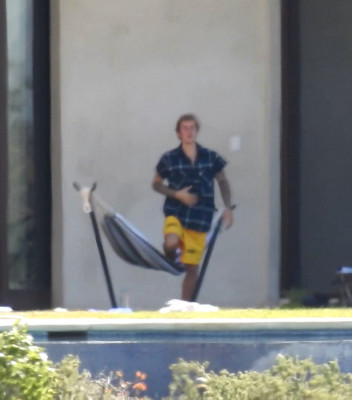 26.10 | Justin Bieber em Beverly Hills, na Califórnia