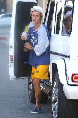26.10 | Justin Bieber em Beverly Hills, Califórnia