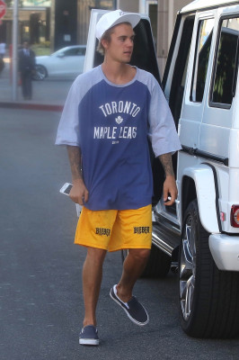 26.10 | Justin Bieber em Beverly Hills, Califórnia