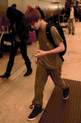 02.08 | Justin Bieber chegando no aeroporto em Miami