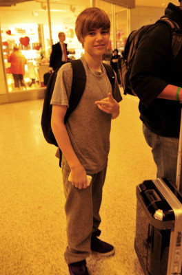 02.08 | Justin Bieber chegando no aeroporto em Miami