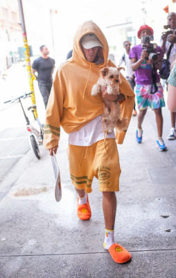 12.05 | Justin e Hailey Bieber em Nova York.