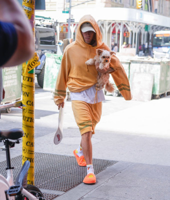 12.05 | Justin e Hailey Bieber em Nova York.