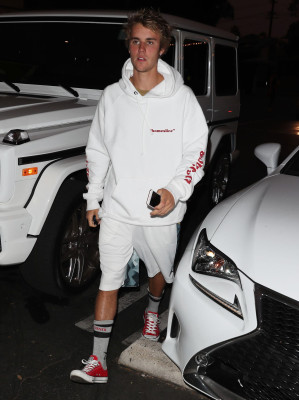 29.10 | Justin Bieber chegando em um Juicery em Los Angeles, Califórnia