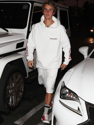 29.10 | Justin Bieber chegando em um Juicery em Los Angeles, Califórnia