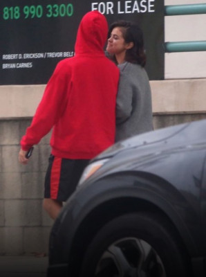 11.01 | Justin Bieber andando de bicicleta em Los Angeles, CA