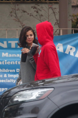 11.01 | Justin Bieber andando de bicicleta em Los Angeles, CA