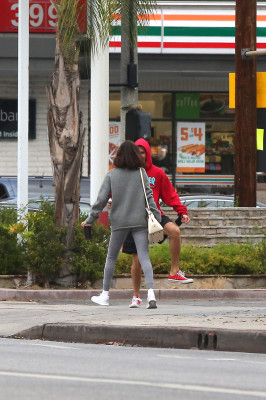 11.01 | Justin Bieber andando de bicicleta em Los Angeles, CA
