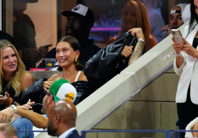 01.09 | Justin e Hailey Bieber no US Open de Tênis.