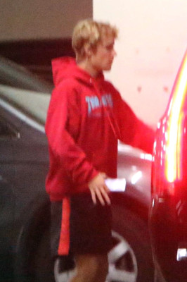 11.01 | Justin Bieber no hotel Montage em Beverly Hills, CA