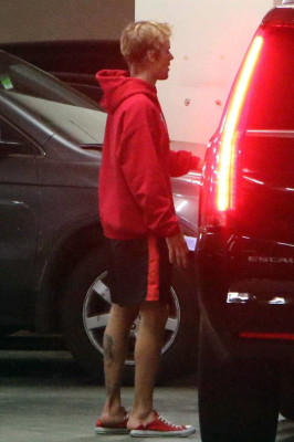 11.01 | Justin Bieber no hotel Montage em Beverly Hills, CA