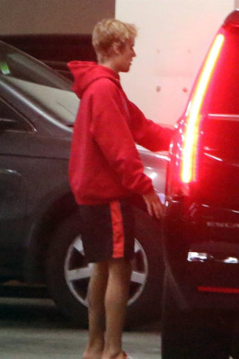 11.01 | Justin Bieber no hotel Montage em Beverly Hills, CA