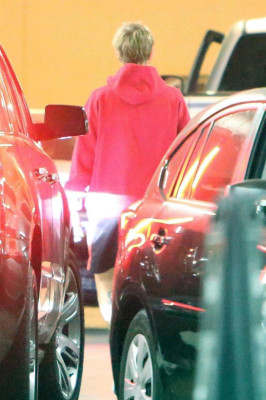 11.01 | Justin Bieber no hotel Montage em Beverly Hills, CA
