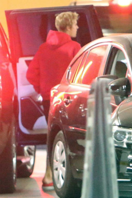 11.01 | Justin Bieber no hotel Montage em Beverly Hills, CA