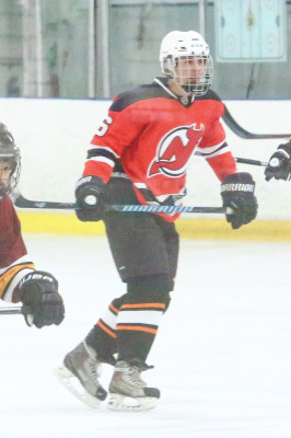 11.01 | Justin Bieber jogando hóquei no Los Angeles Kings Valley Ice Center em Ventura, Califórnia